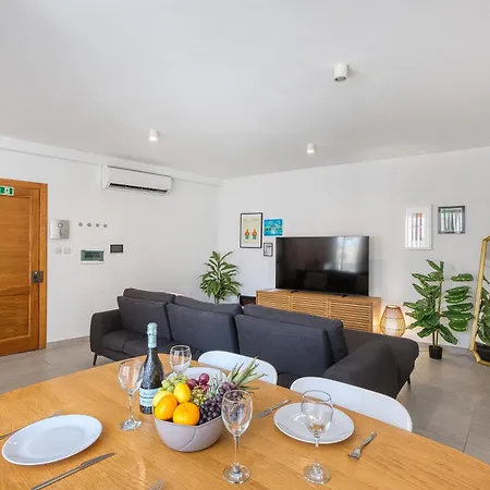 דירה Sunny & Spacious 2br Sofa Bed Great Location *