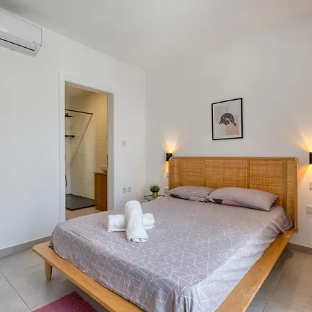 Sunny & Spacious 2br Sofa Bed Great Location *