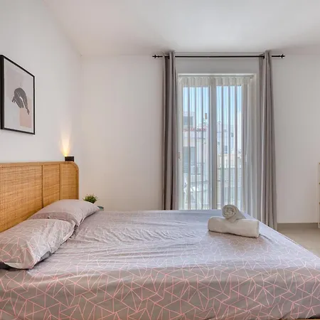 Sunny & Spacious 2br Sofa Bed Great Location דירה