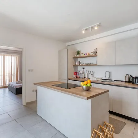 דירה Sunny & Spacious 2br Sofa Bed Great Location *