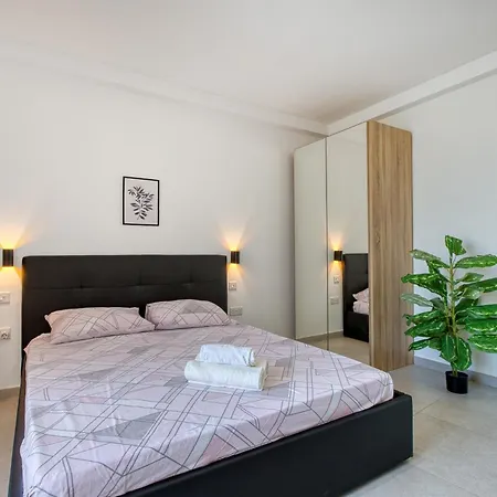 דירה Sunny & Spacious 2br Sofa Bed Great Location *