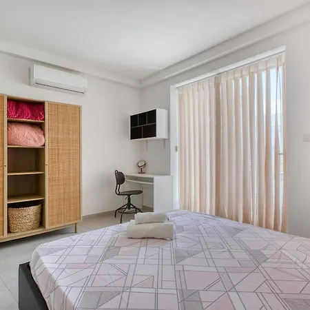 Sunny & Spacious 2br Sofa Bed Great Location *