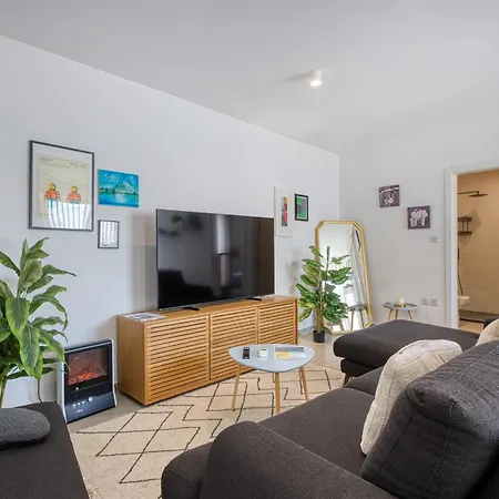 דירה Sunny & Spacious 2br Sofa Bed Great Location *